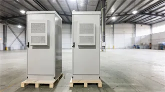 How many volts are there in a three-string solar container lithium