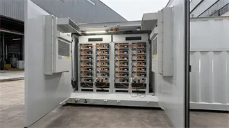 How Fast Does Solar Panel Charge Battery: Factors Impacting